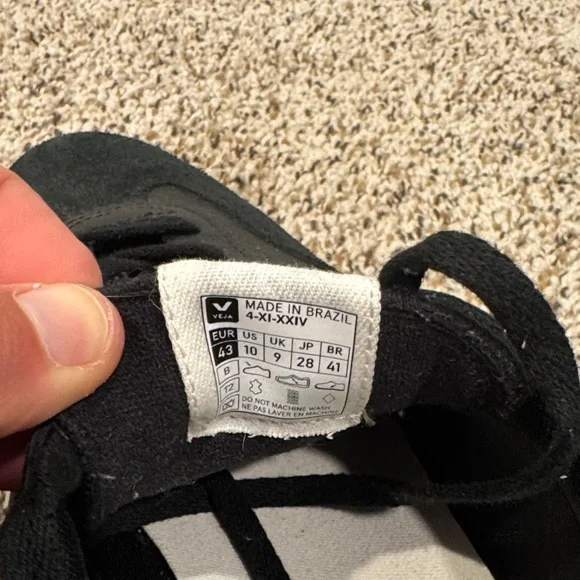 Veja Black and Cream Men's Sneakers - Picture 6 of 6